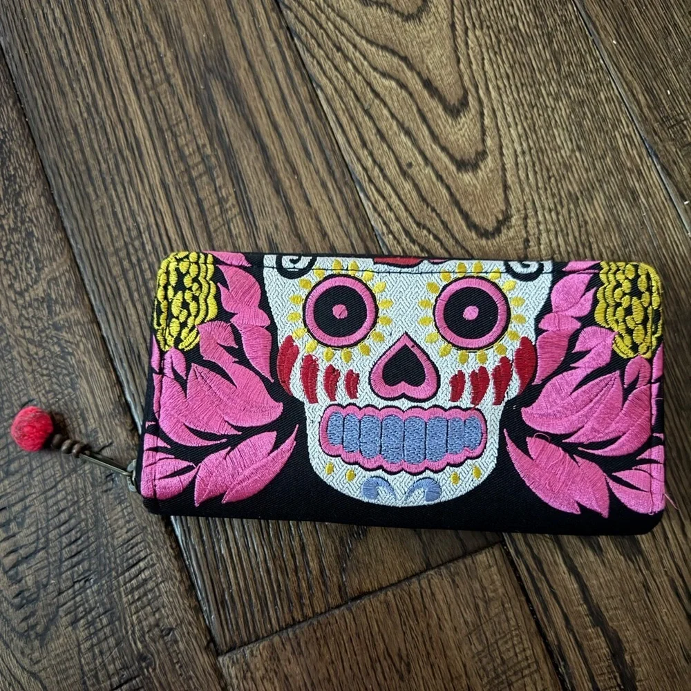 LUMILY Colorful Skull Embroidered Wallet